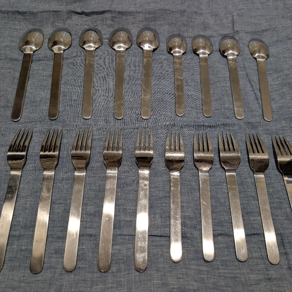 West Elm Brushed Round Flatware Silverware Fork & Spoon Set‎ Of 19